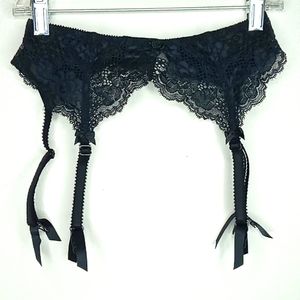 Victoria Secret Black Lace & Satin Garter Belt - Size Small - NWOT